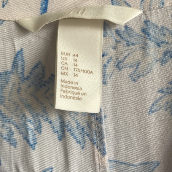 H&M Off White & Blue Floral China Print
Belted Midi Kaftan Dress - Picture 6 of 9